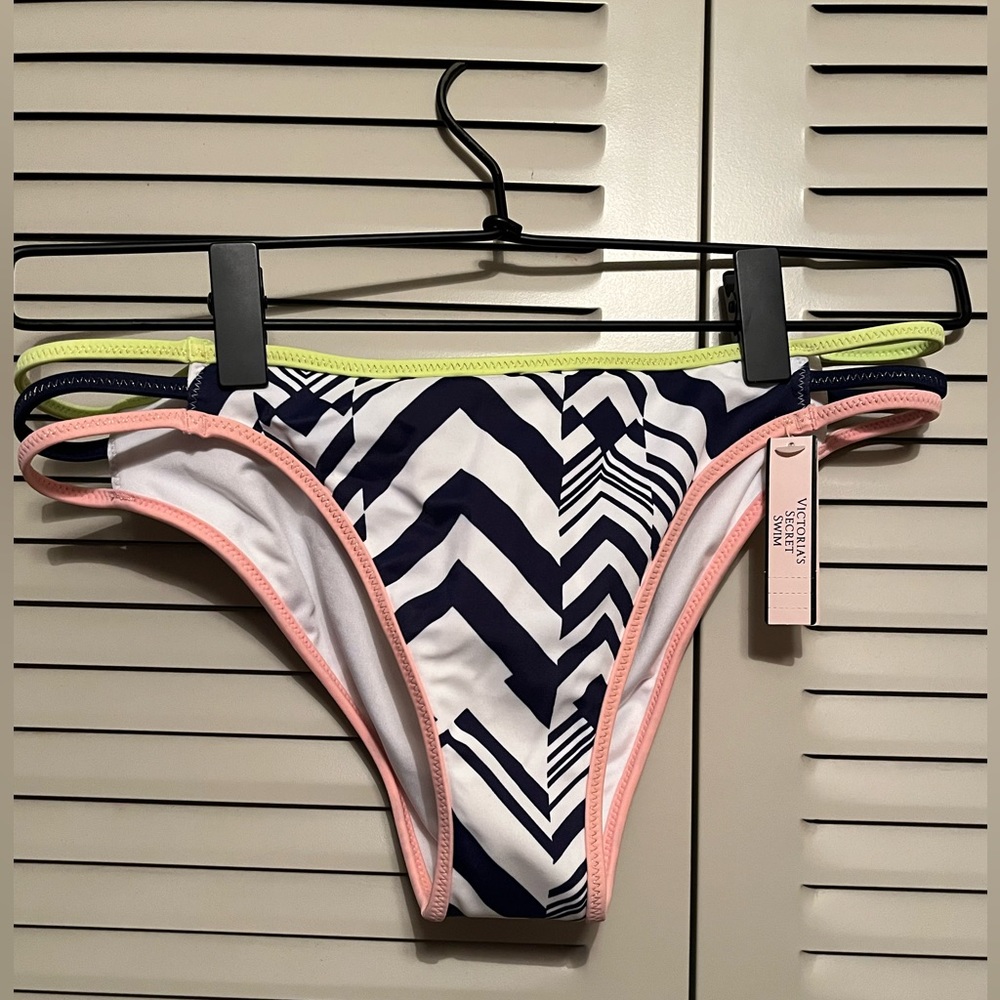 NWT Victoria’s Secret Strappy Cheeky Swim Bottoms- Size M